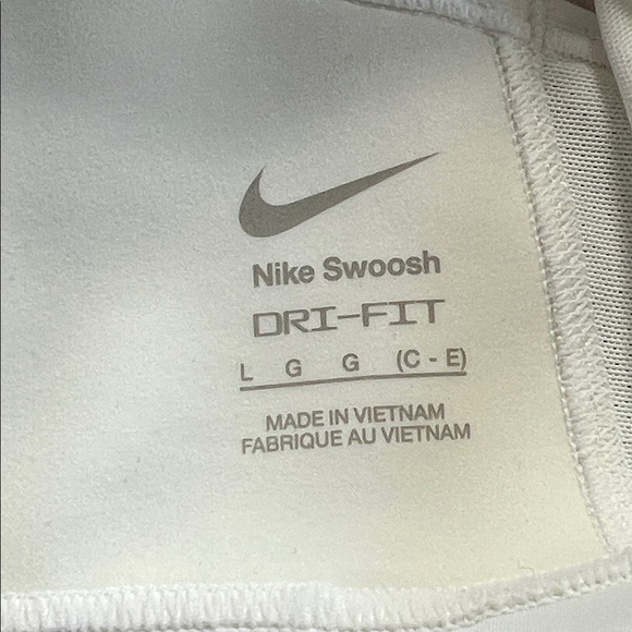 Nike Swoosh High Support Non-Padded Adjustable Sports Bra - Picture 7 of 9